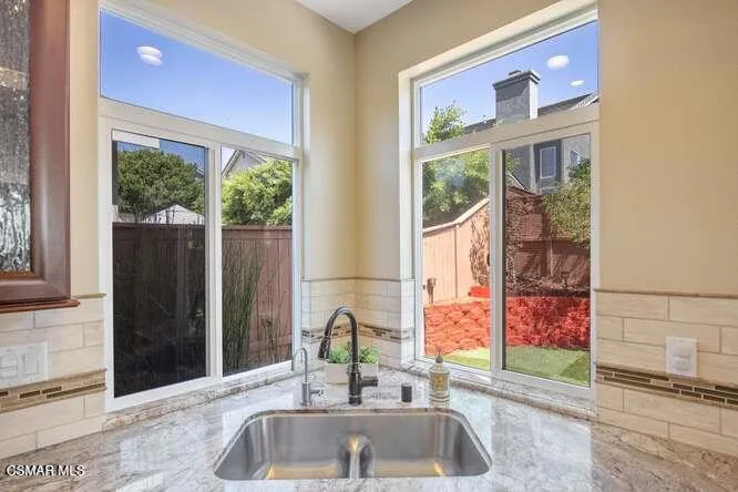 586 Schuman Place Ventura, CA 93003