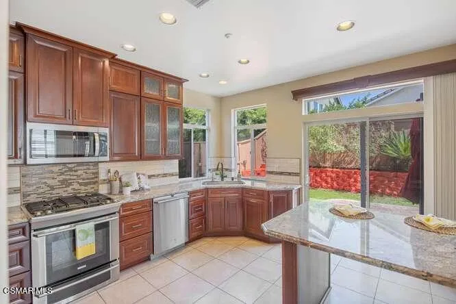 586 Schuman Place Ventura, CA 93003