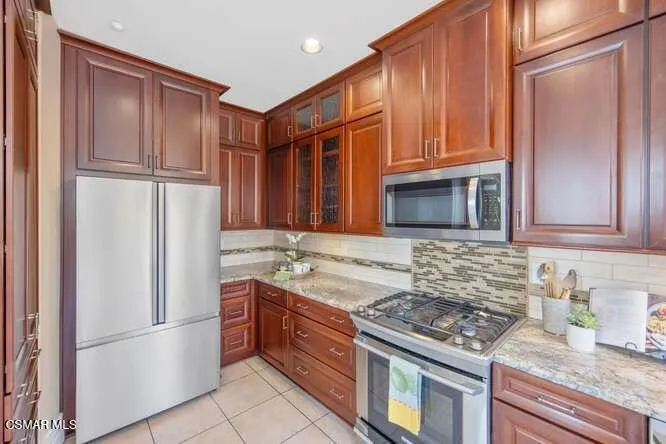 586 Schuman Place Ventura, CA 93003
