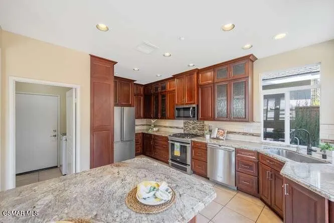 586 Schuman Place Ventura, CA 93003