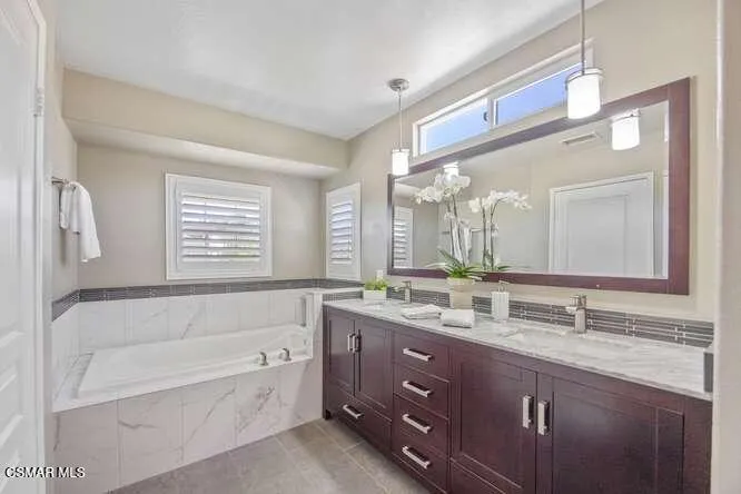 586 Schuman Place Ventura, CA 93003