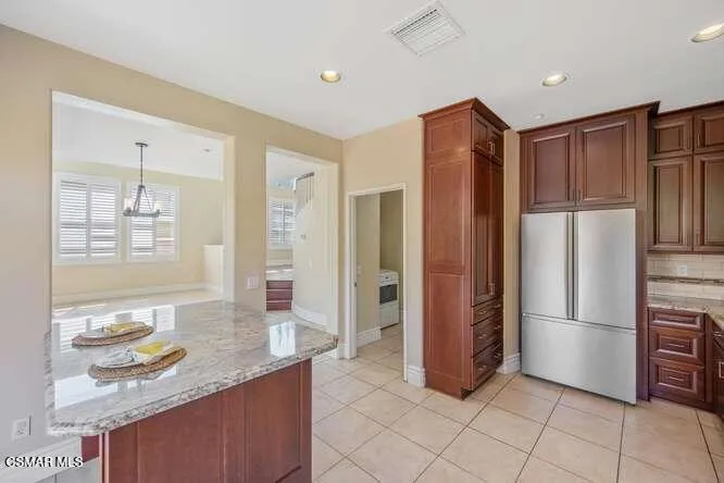 586 Schuman Place Ventura, CA 93003