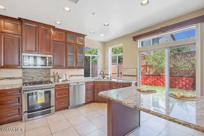 586 Schuman Place Ventura, CA 93003