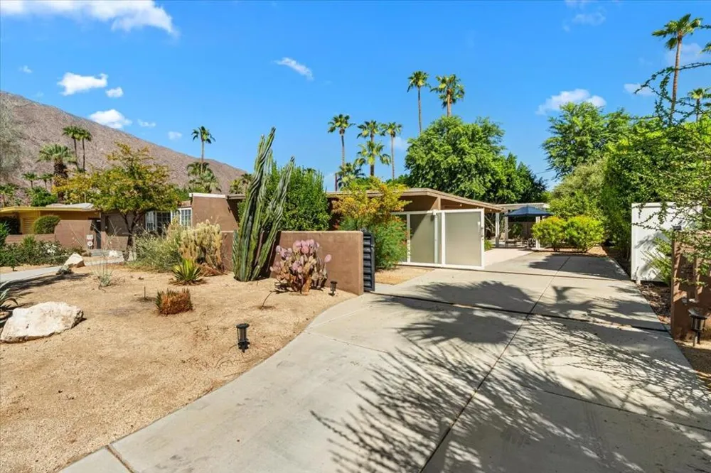 840 E Biltmore Place Palm Springs, CA 92264