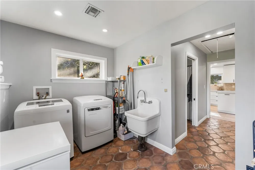 40016 90th st w Leona Valley, CA 93551