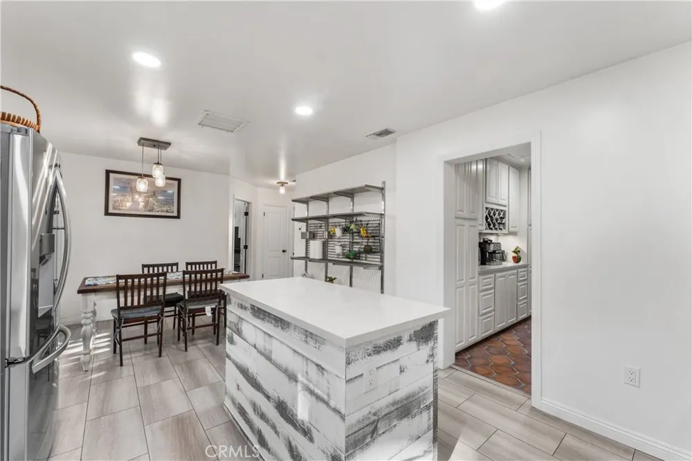 40016 90th st w Leona Valley, CA 93551