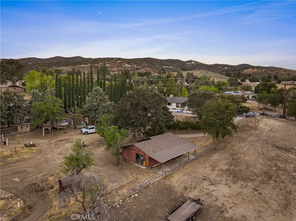 40016 90th st w Leona Valley, CA 93551