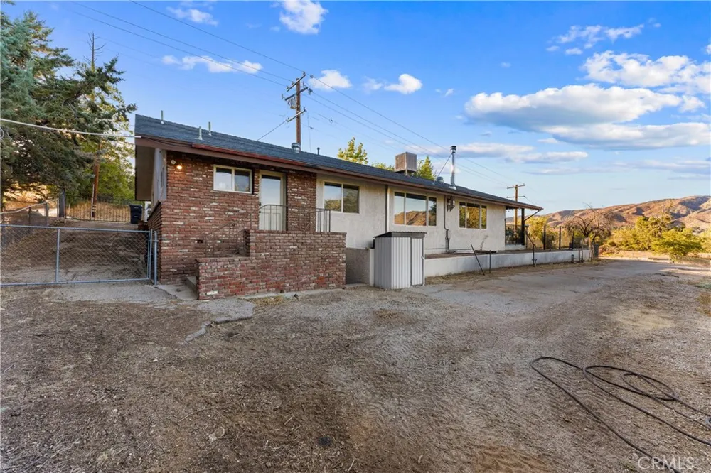 40016 90th st w Leona Valley, CA 93551