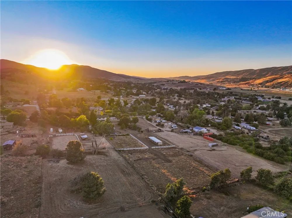 40016 90th st w Leona Valley, CA 93551