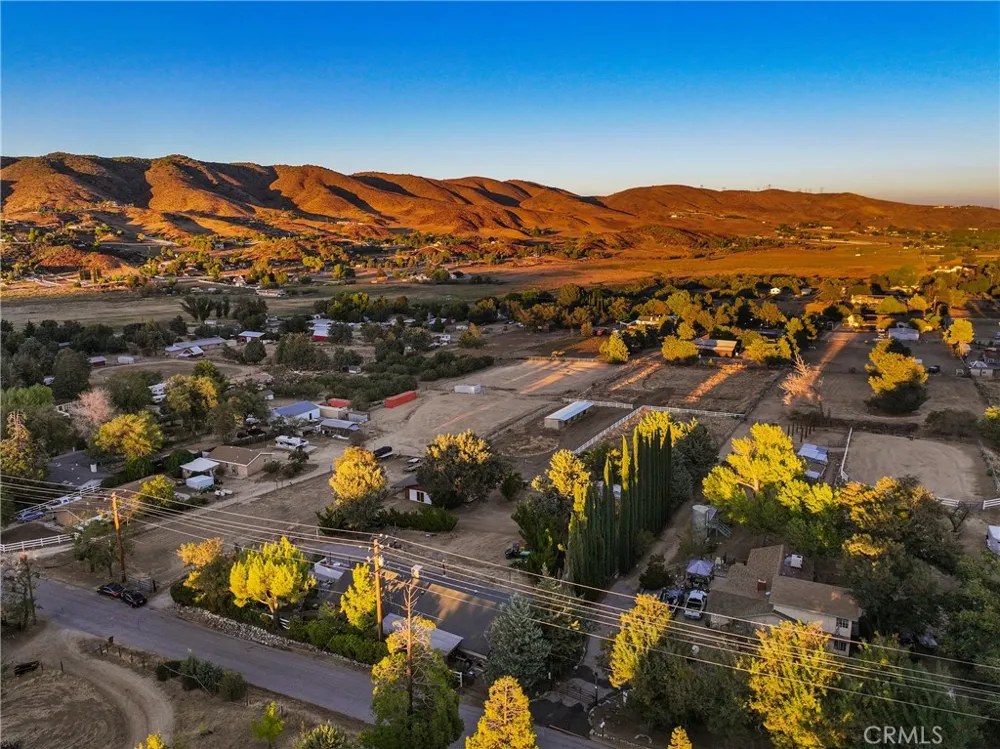 40016 90th st w Leona Valley, CA 93551