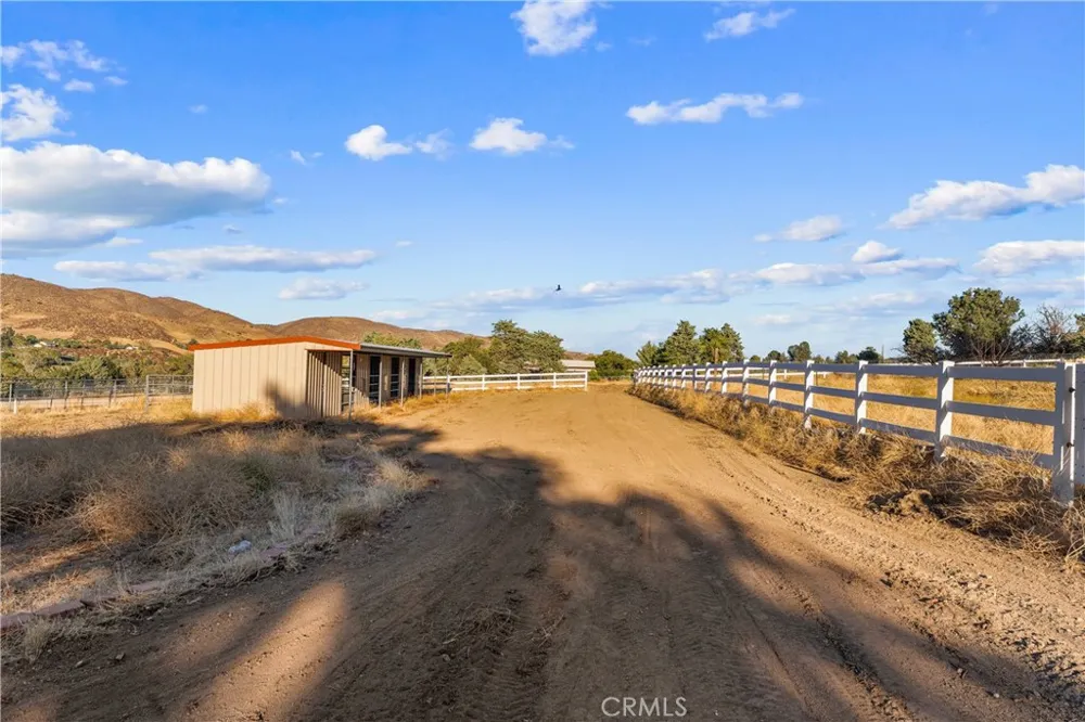 40016 90th st w Leona Valley, CA 93551