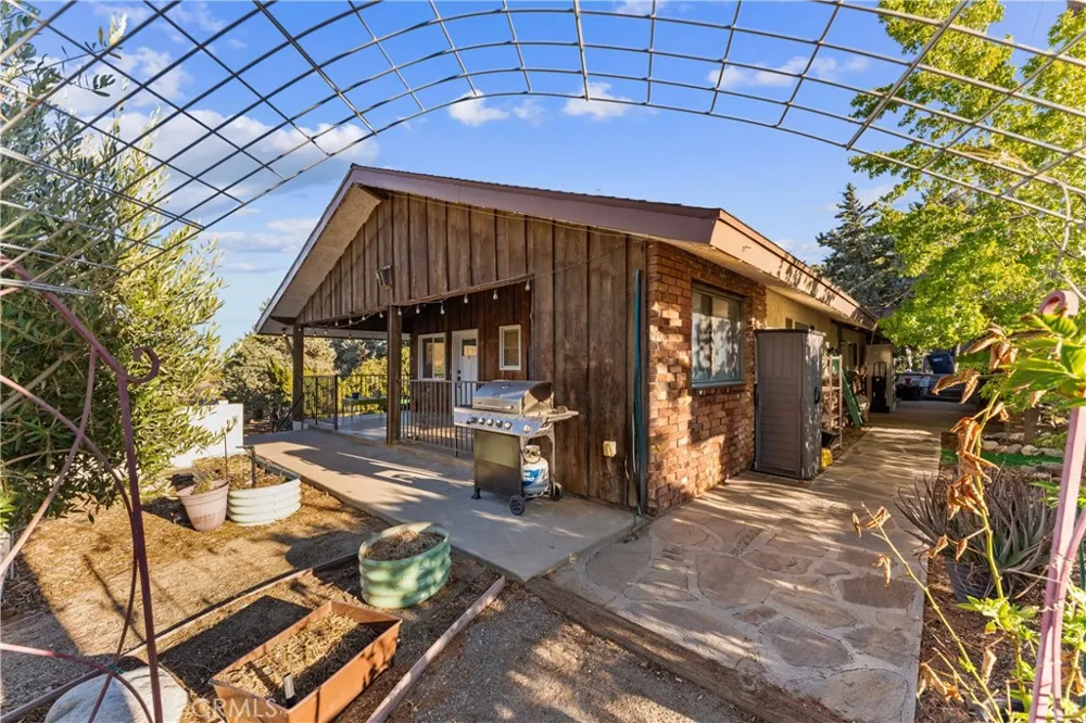 40016 90th st w Leona Valley, CA 93551