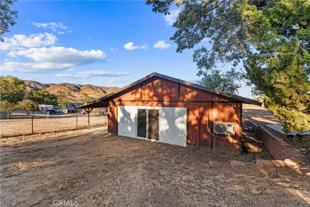 40016 90th st w Leona Valley, CA 93551