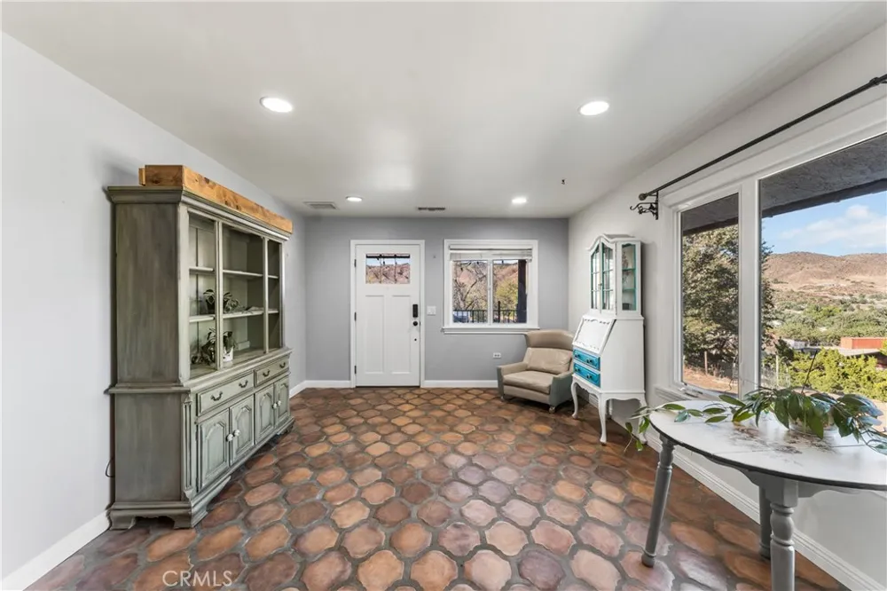 40016 90th st w Leona Valley, CA 93551