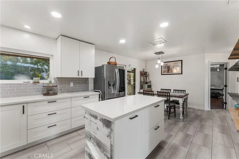 40016 90th st w Leona Valley, CA 93551