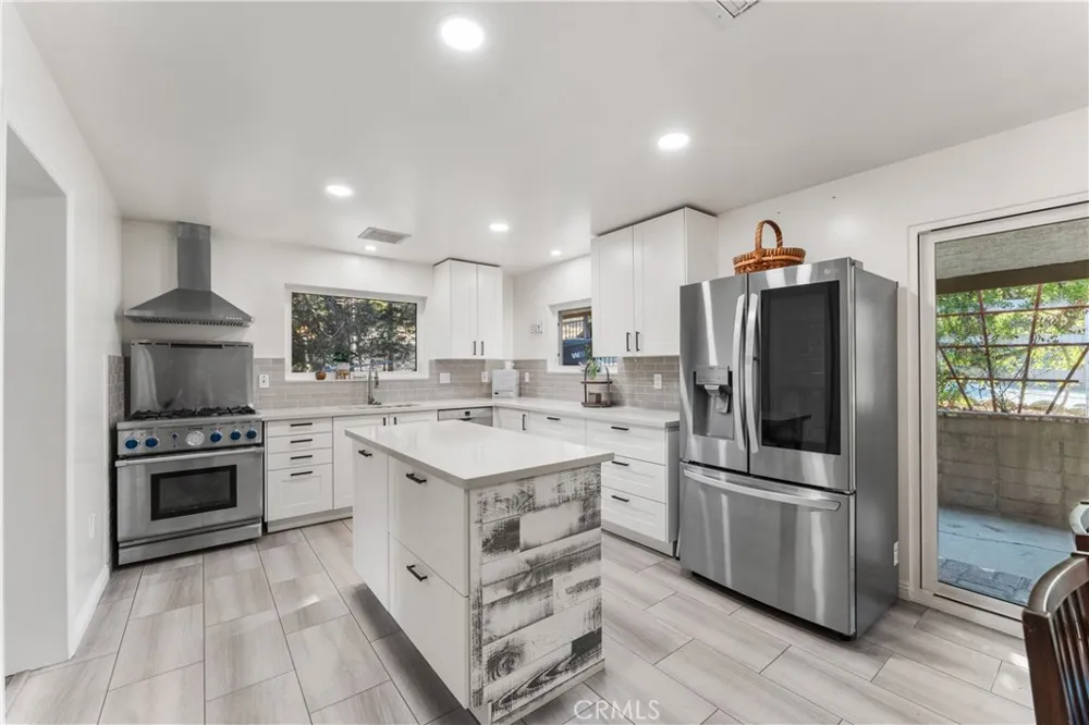 40016 90th st w Leona Valley, CA 93551
