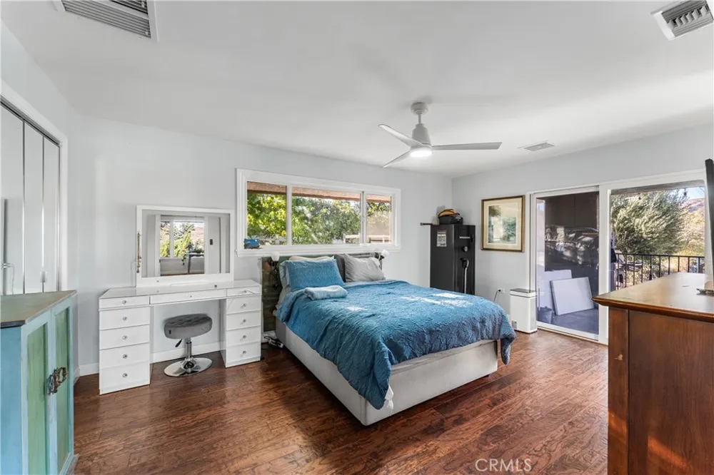 40016 90th st w Leona Valley, CA 93551