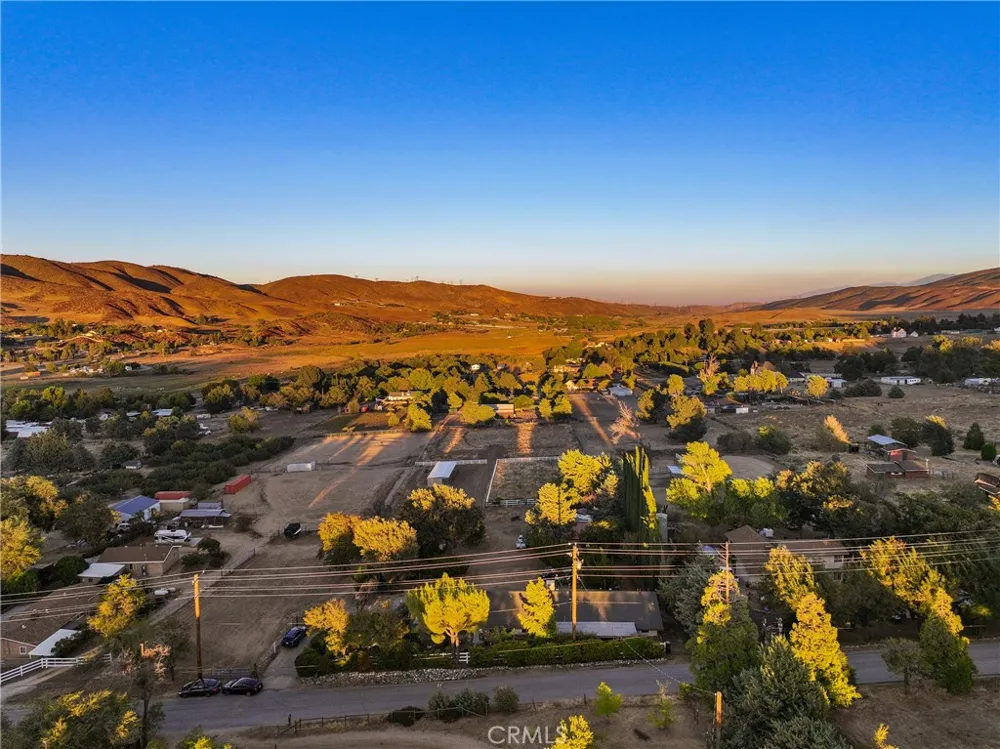 40016 90th st w Leona Valley, CA 93551
