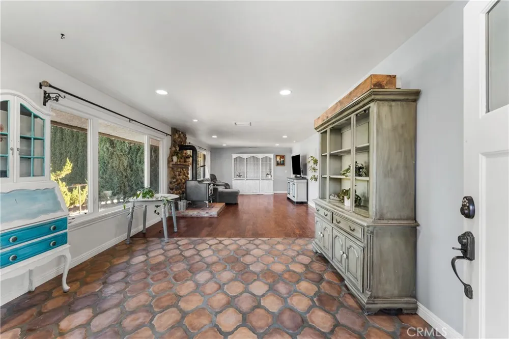 40016 90th st w Leona Valley, CA 93551