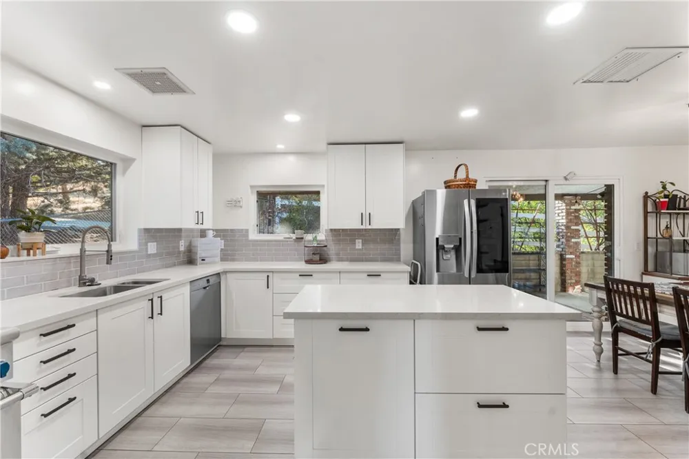 40016 90th st w Leona Valley, CA 93551