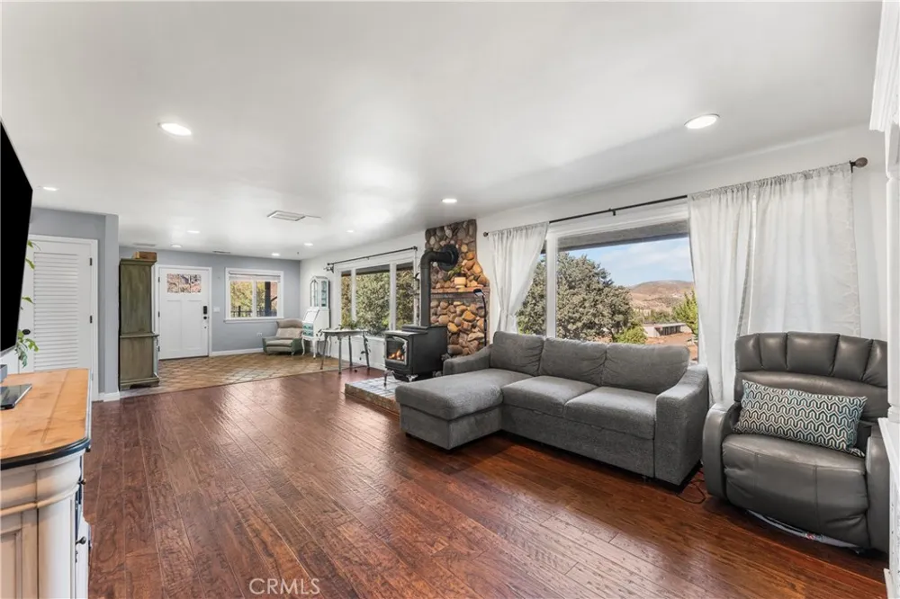 40016 90th st w Leona Valley, CA 93551
