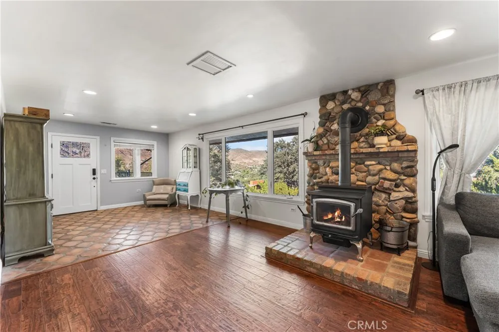 40016 90th st w Leona Valley, CA 93551