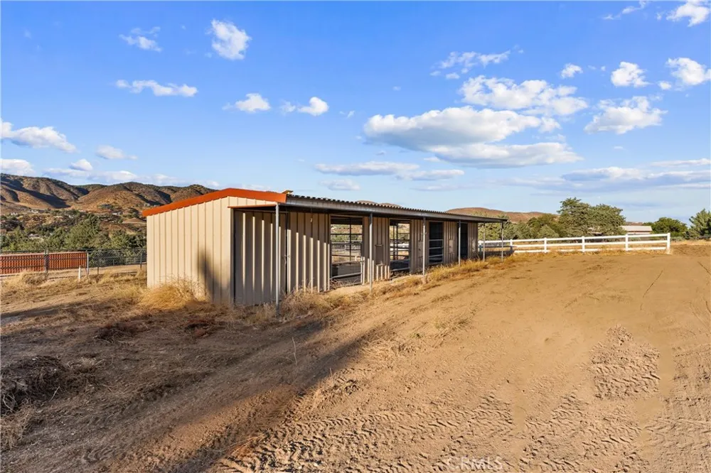 40016 90th st w Leona Valley, CA 93551
