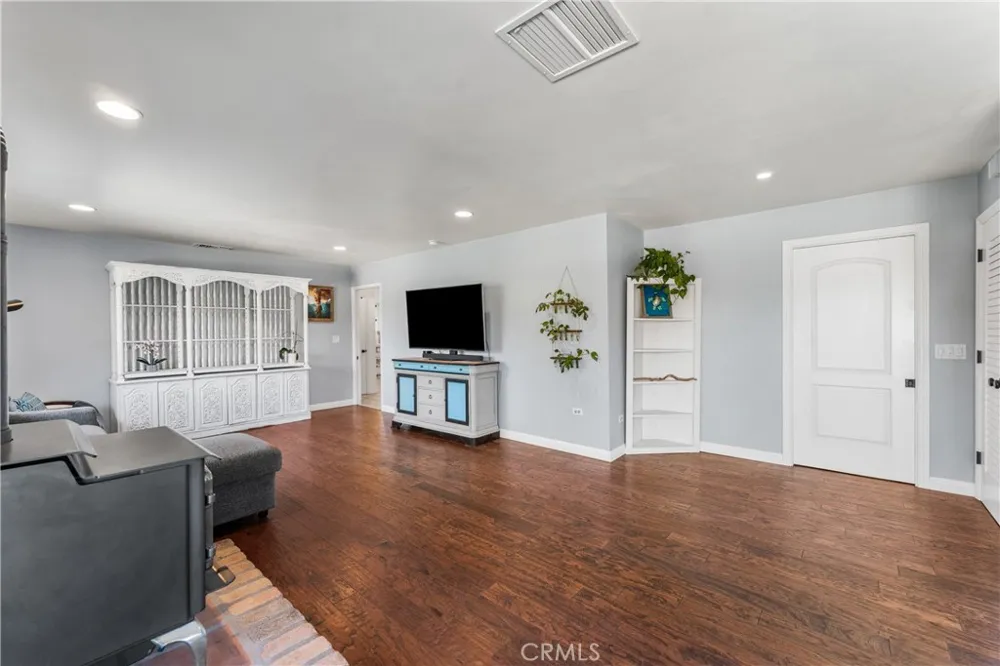 40016 90th st w Leona Valley, CA 93551