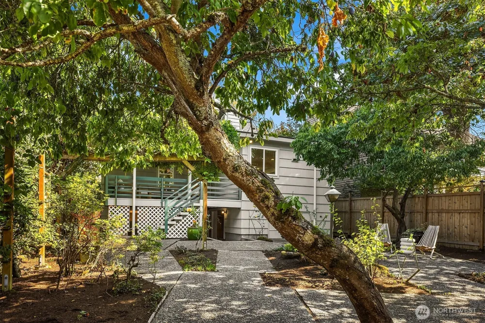 3435 61st Avenue SW Seattle, WA 98116