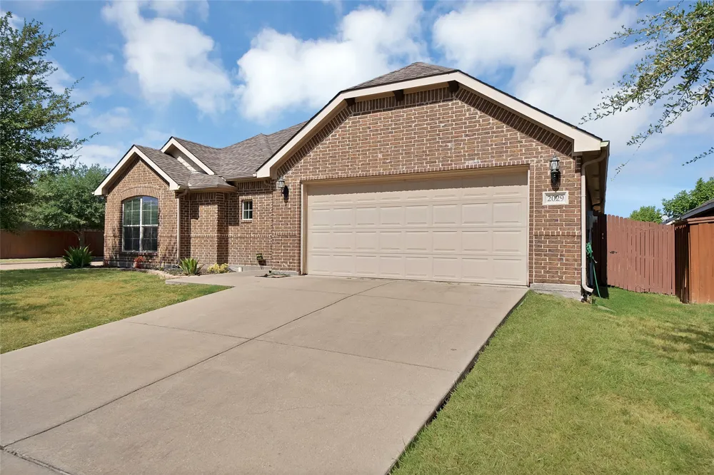 2029 Wellington Point Heartland, TX 75126