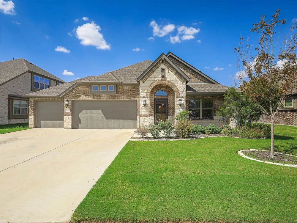1916 Nightfall Drive Venus, TX 76009