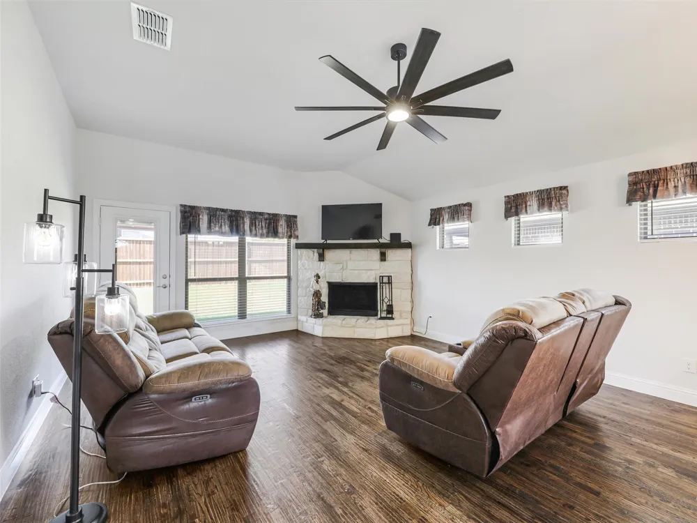 1916 Nightfall Drive Venus, TX 76009