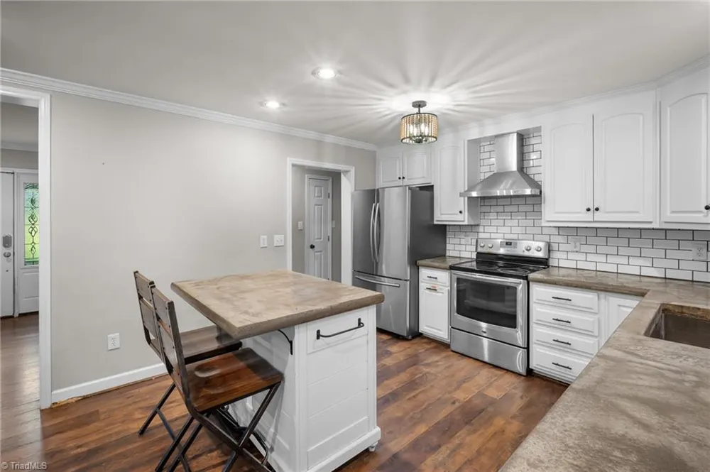 1885 Helmstetler Road Lexington, NC 27295