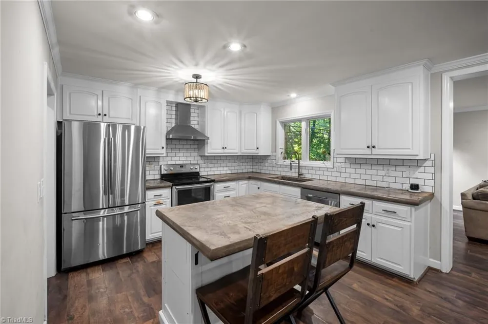 1885 Helmstetler Road Lexington, NC 27295