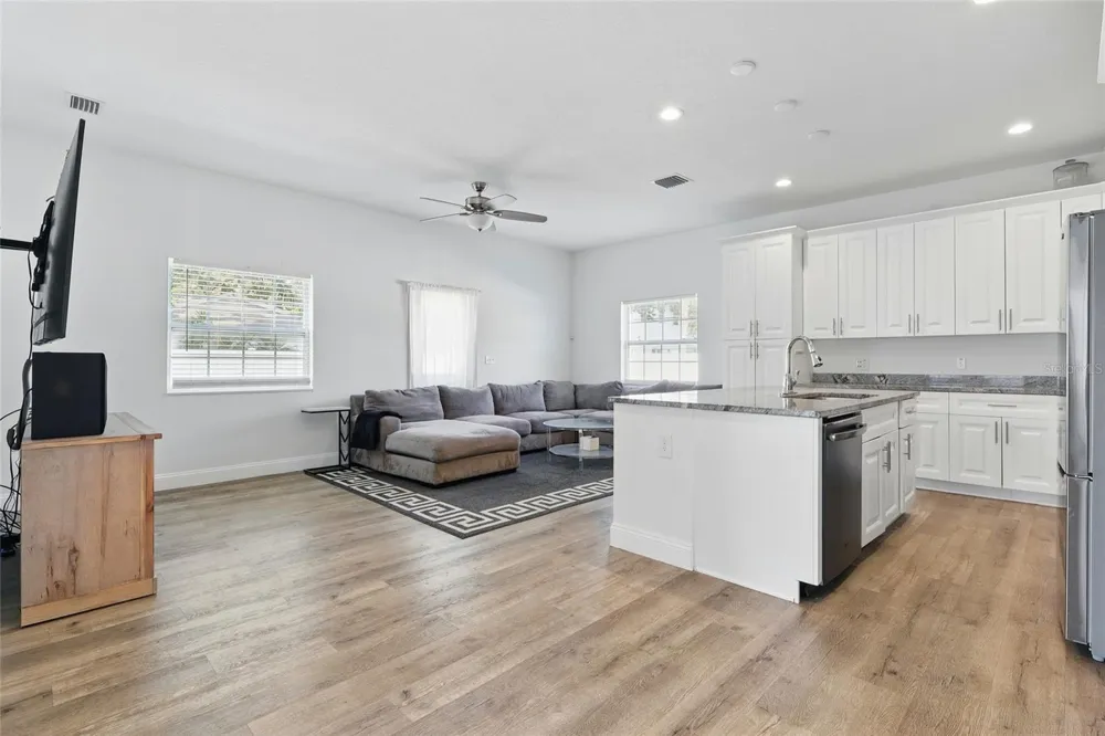 3024 W DOUGLAS ST Tampa, FL 33607