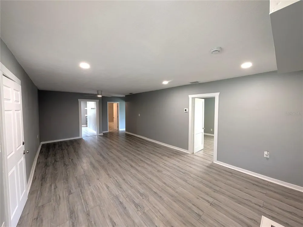 6805 NAVIN AVENUE Tampa, FL 33604