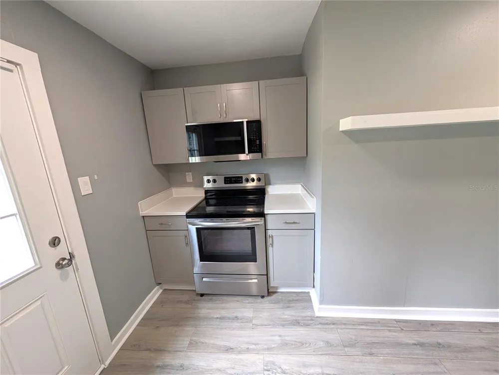 6805 NAVIN AVENUE Tampa, FL 33604