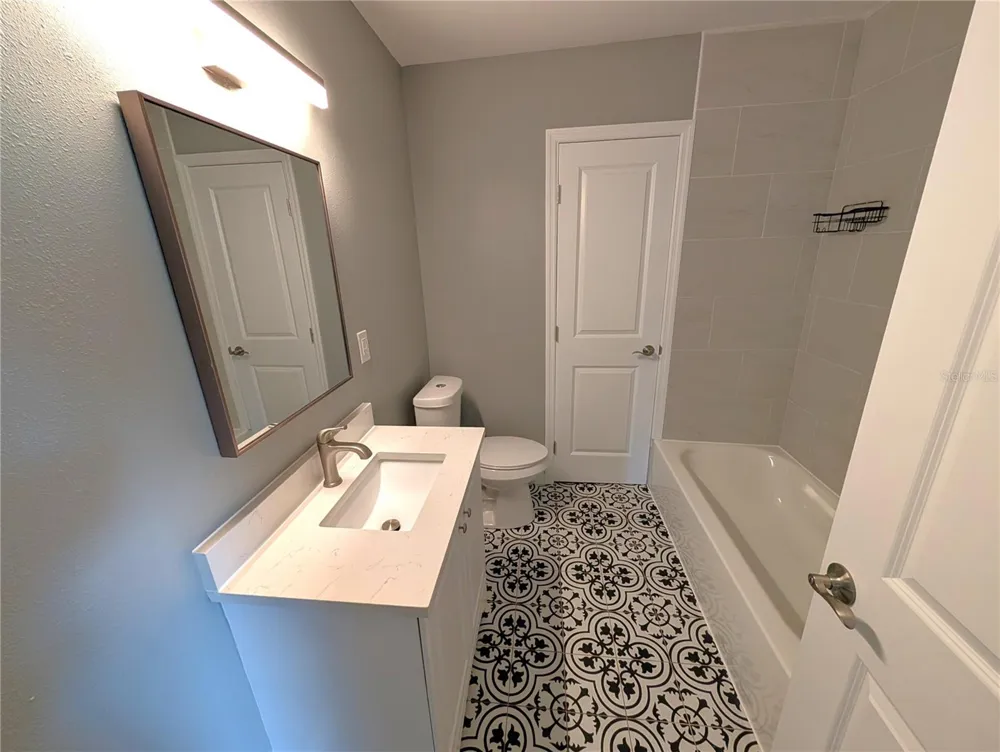 6805 NAVIN AVENUE Tampa, FL 33604