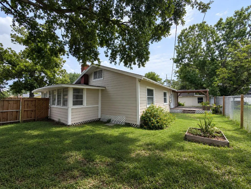 6805 NAVIN AVENUE Tampa, FL 33604
