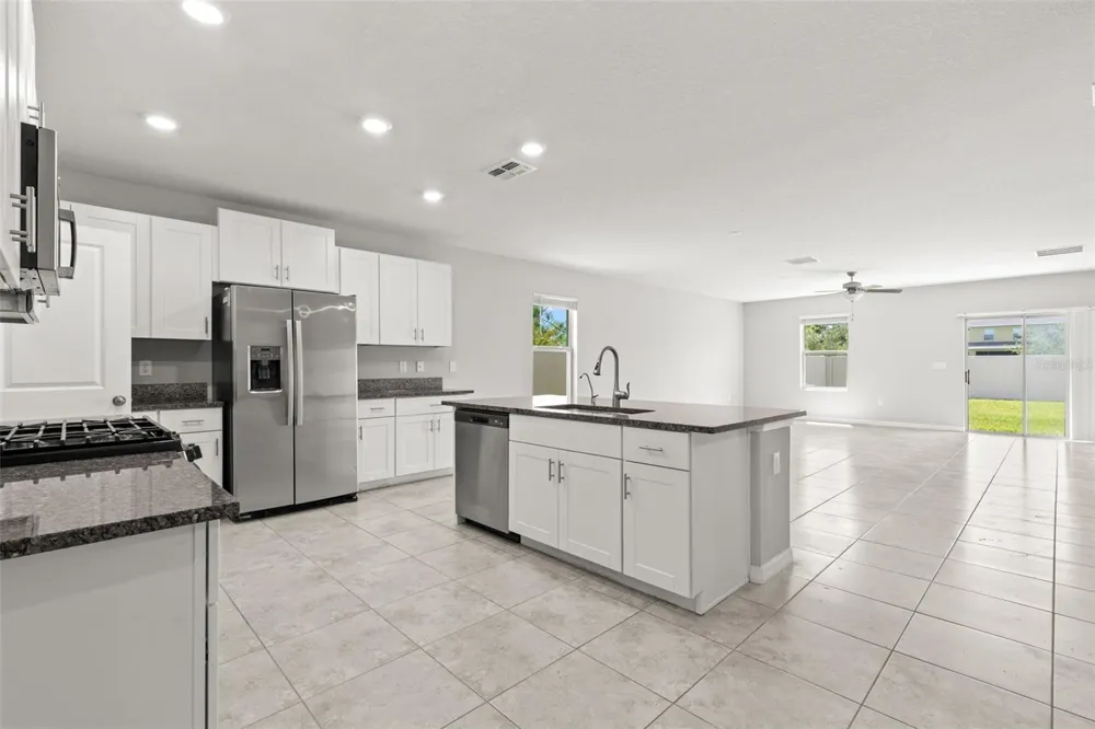 5061 WHITE CHICORY DRIVE Apollo Beach, FL 33572