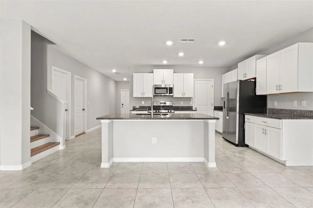 5061 WHITE CHICORY DRIVE Apollo Beach, FL 33572