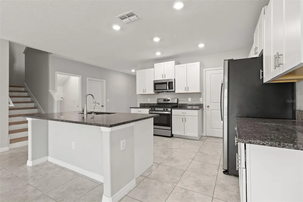 5061 WHITE CHICORY DRIVE Apollo Beach, FL 33572