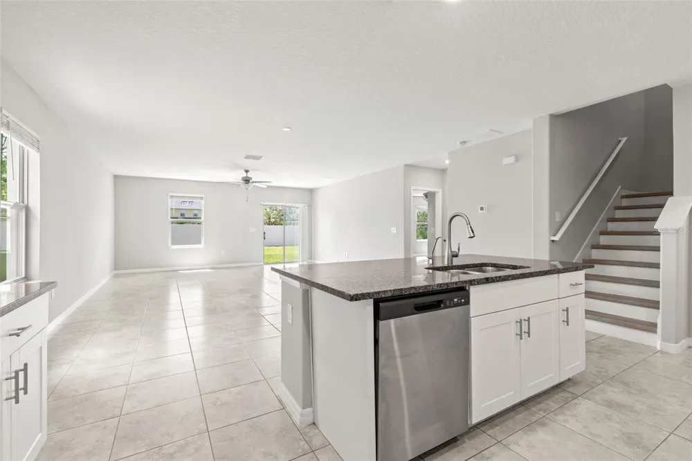 5061 WHITE CHICORY DRIVE Apollo Beach, FL 33572