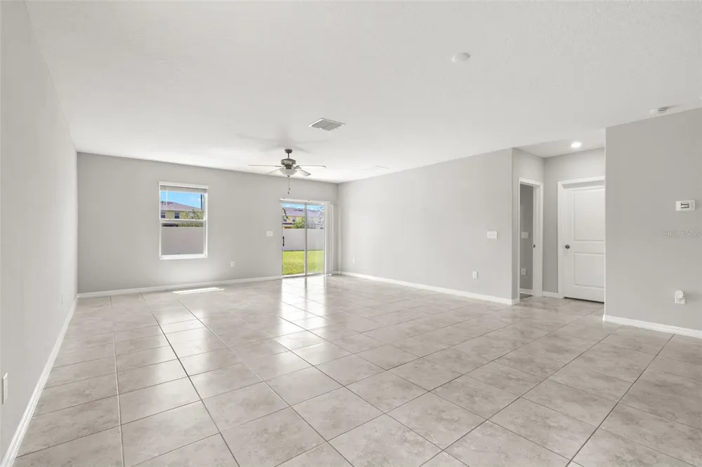 5061 WHITE CHICORY DRIVE Apollo Beach, FL 33572