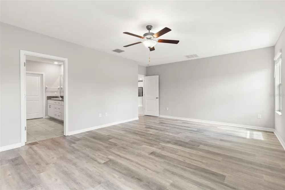 5061 WHITE CHICORY DRIVE Apollo Beach, FL 33572