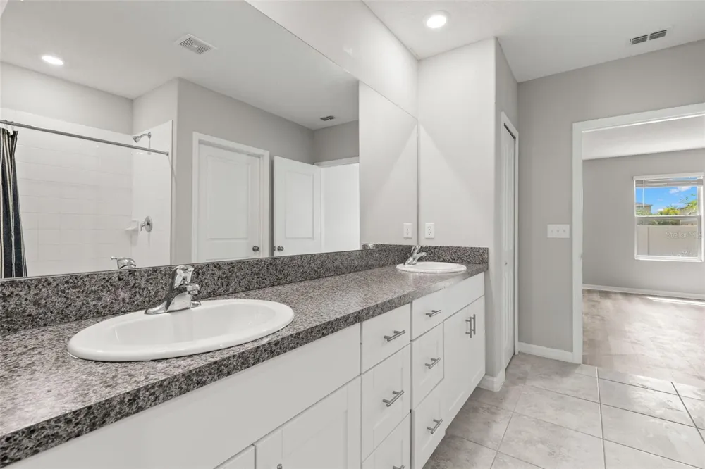 5061 WHITE CHICORY DRIVE Apollo Beach, FL 33572