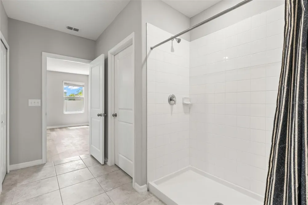 5061 WHITE CHICORY DRIVE Apollo Beach, FL 33572