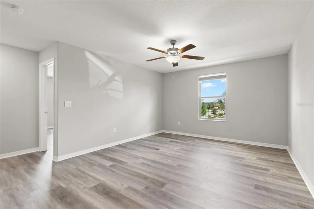 5061 WHITE CHICORY DRIVE Apollo Beach, FL 33572