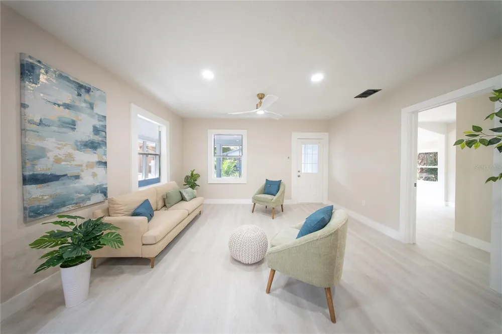 922 E IDA STREET Tampa, FL 33603