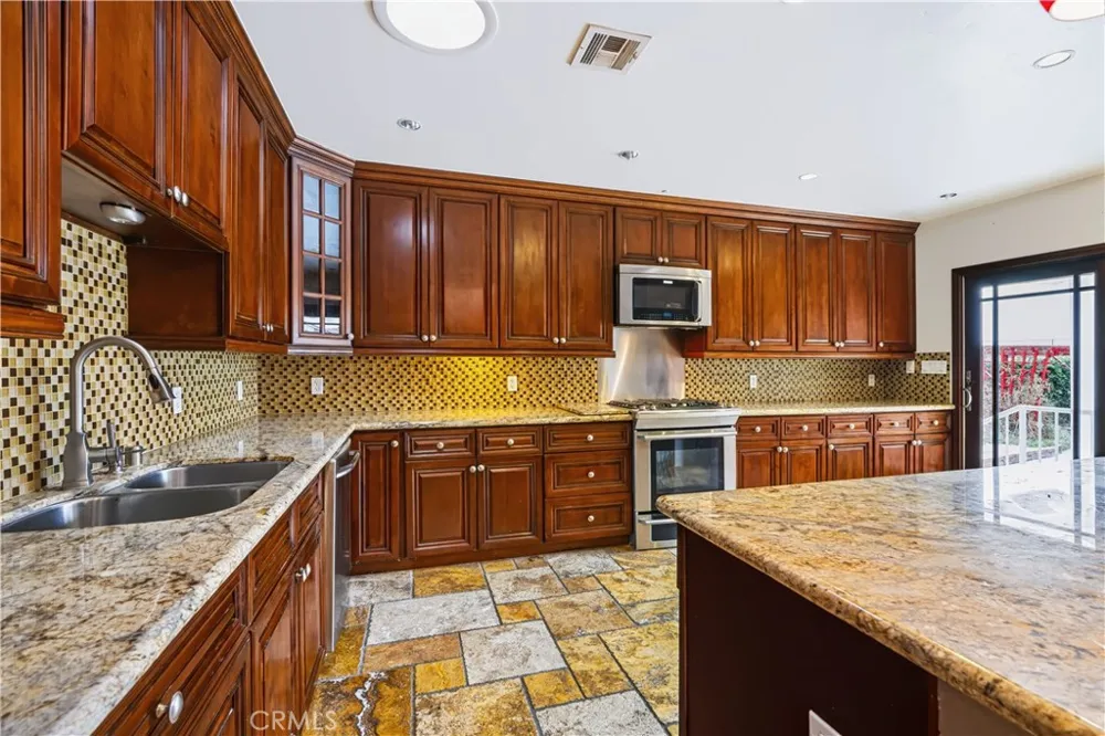 15048 Dunton Drive Whittier, CA 90604